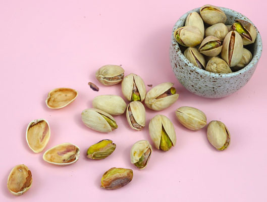چقدر کالری پسته در یک روز میتوان گرفت!؟